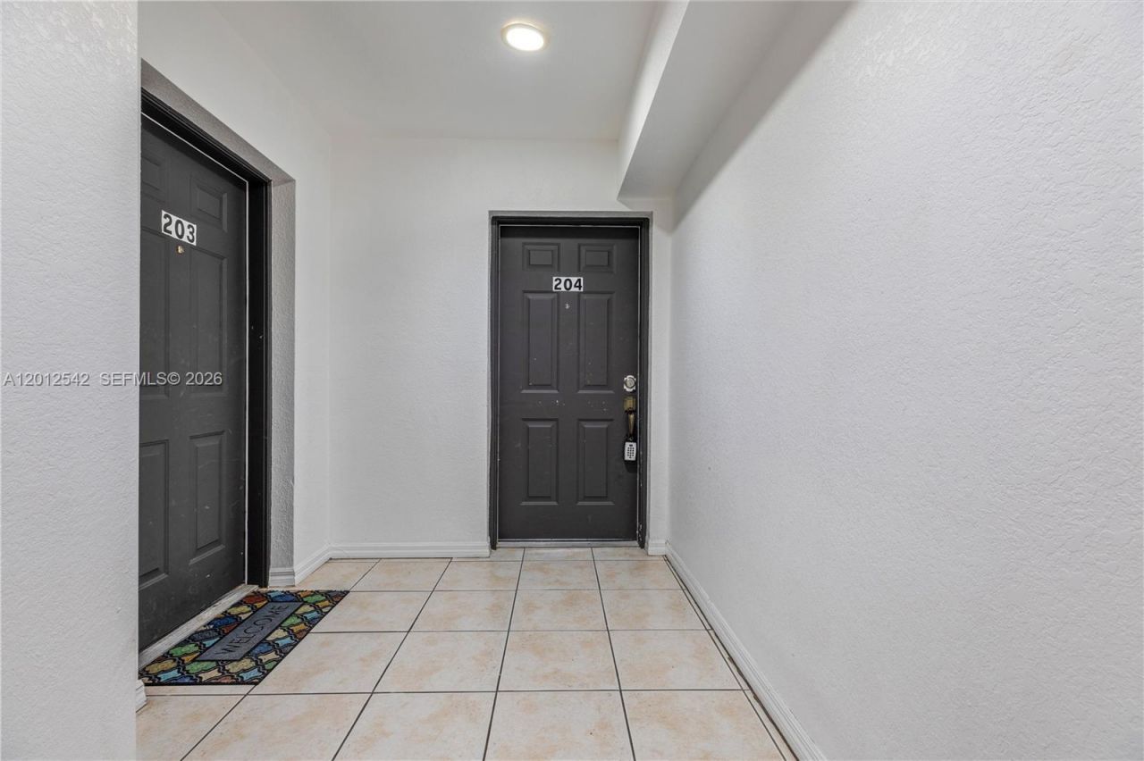 520 SW 5th St, Unit 304, Miami, FL 33130 Photo