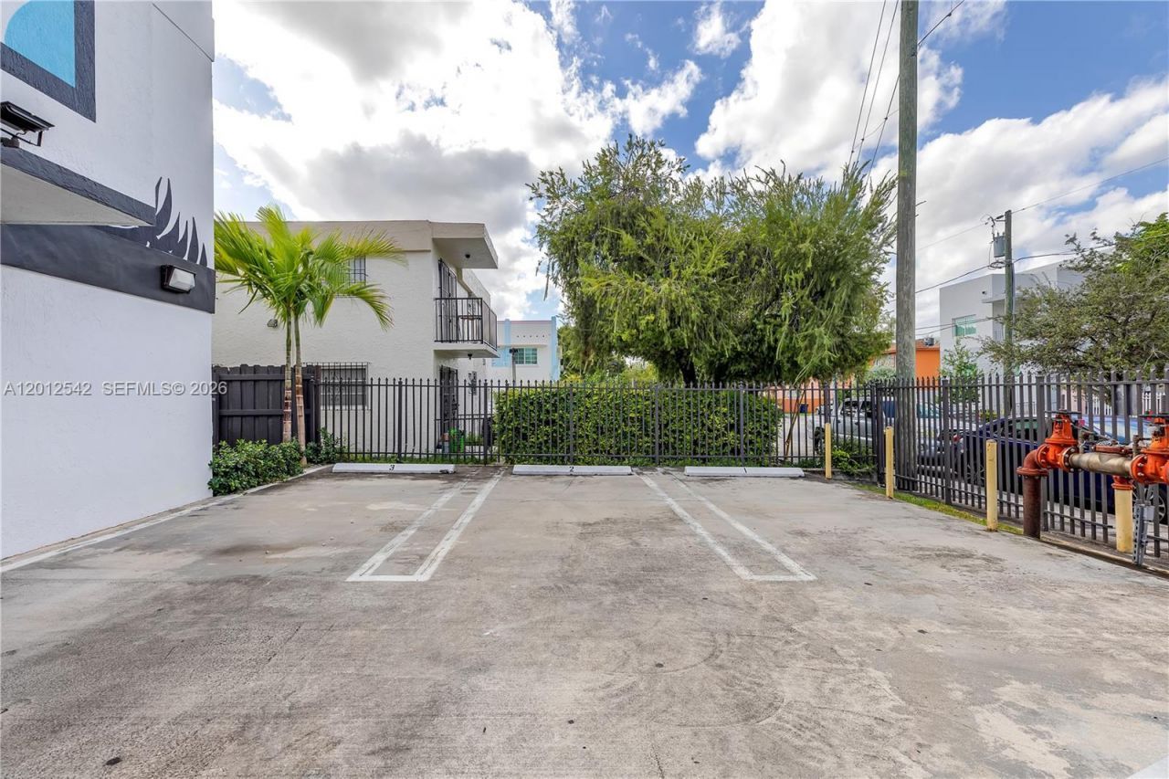 520 SW 5th St, Unit 304, Miami, FL 33130 Photo
