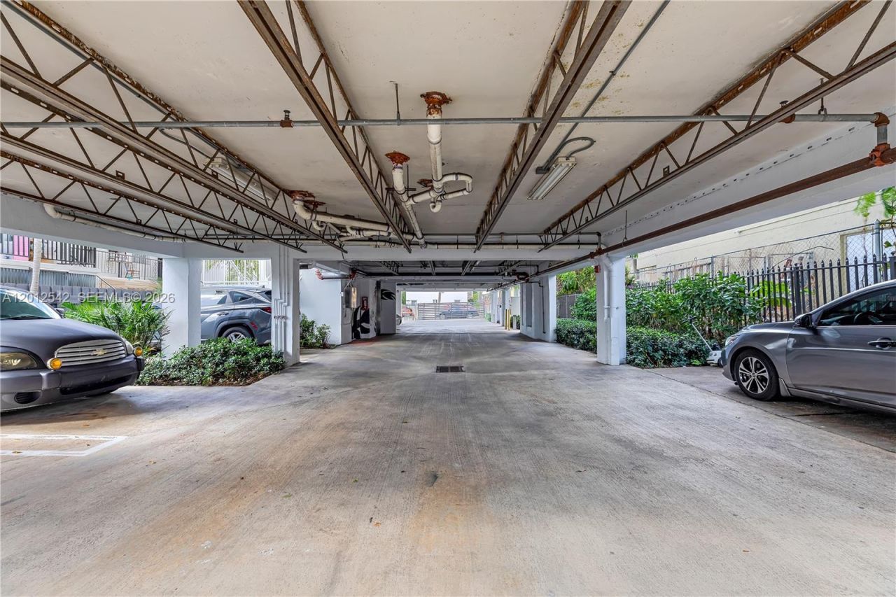 520 SW 5th St, Unit 304, Miami, FL 33130 Photo