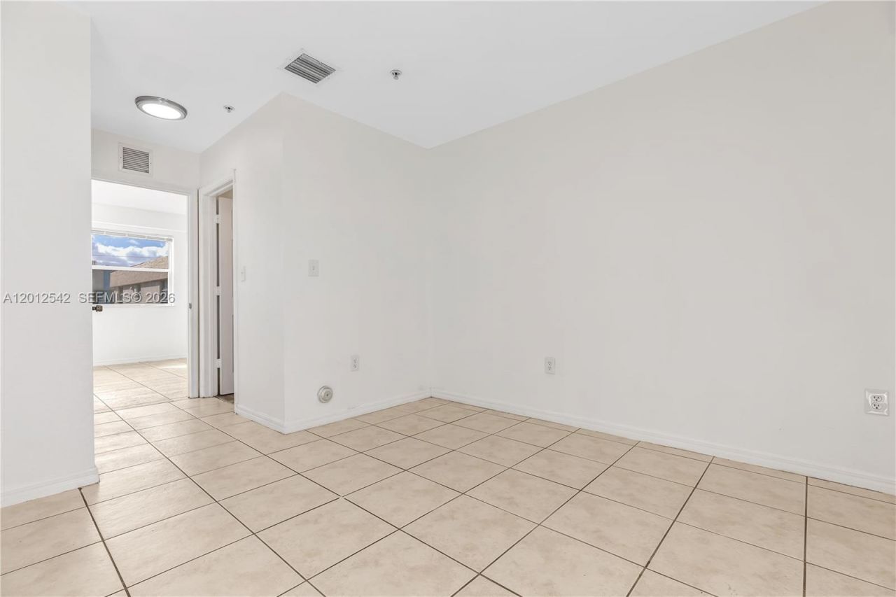 520 SW 5th St, Unit 304, Miami, FL 33130 Photo