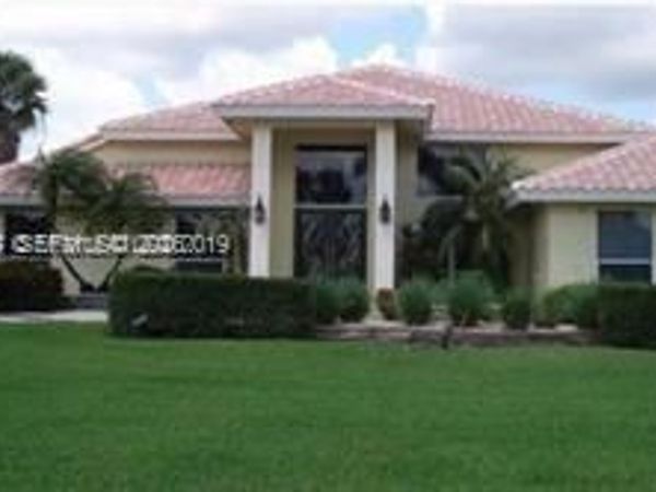21070 N Sweetwater Ln N, Boca Raton, FL 33428