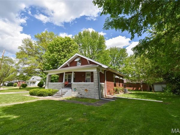 302 S Hackman Street, Staunton, IL 62088