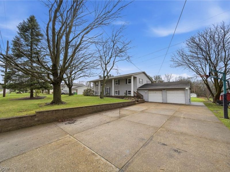 3770 Dotwood Street NW, North Canton, OH 44720 Photo 2