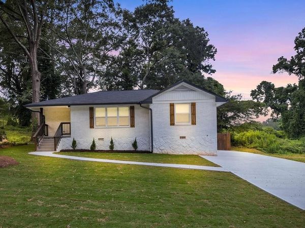 2219 SHARON Way , Decatur, GA 30032