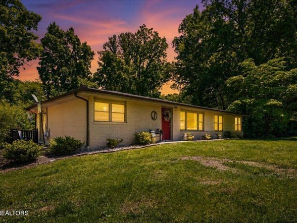 905 Pinecrest Rd, Jacksboro, TN 37757