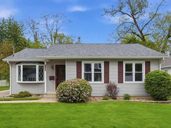 1160 32nd Street , Moline, IL 61265