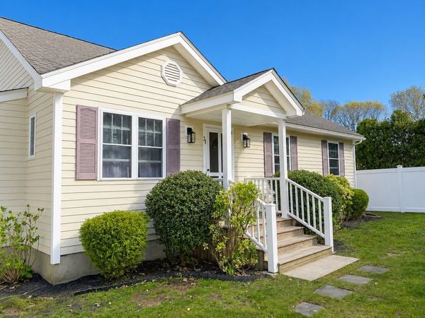 34 Tenth St S, Edgartown, MA 02539
