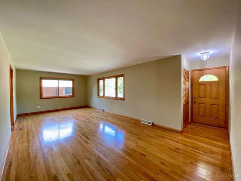 4085 Mefford Lane, Sharonville, OH 45241 Photo 4
