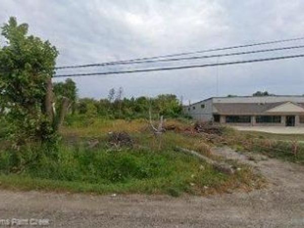 22477 15 Mile Road , Clinton Twp, MI 48035