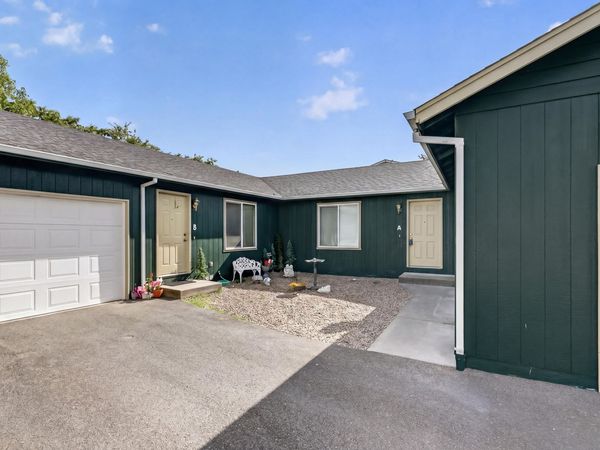 1232 W Harbeck Road, Grants Pass, OR 97527
