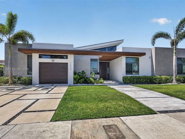 1830 NE 193rd St , Miami, FL 33179