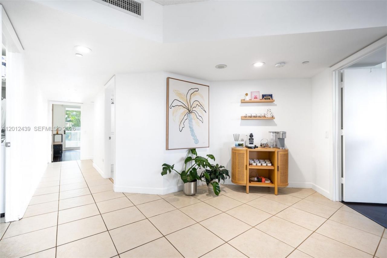 21055 Yacht Club Dr , Unit 605, Aventura, FL 33180 Photo