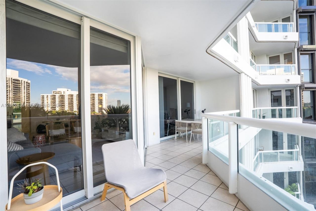 21055 Yacht Club Dr , Unit 605, Aventura, FL 33180 Photo