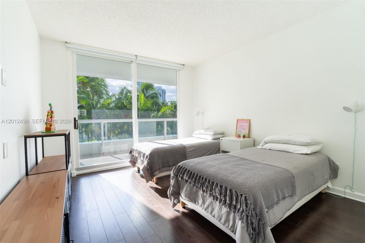 21055 Yacht Club Dr , Unit 605, Aventura, FL 33180 Photo