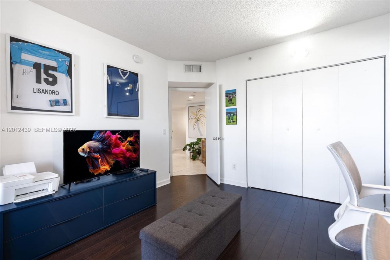 21055 Yacht Club Dr , Unit 605, Aventura, FL 33180 Photo