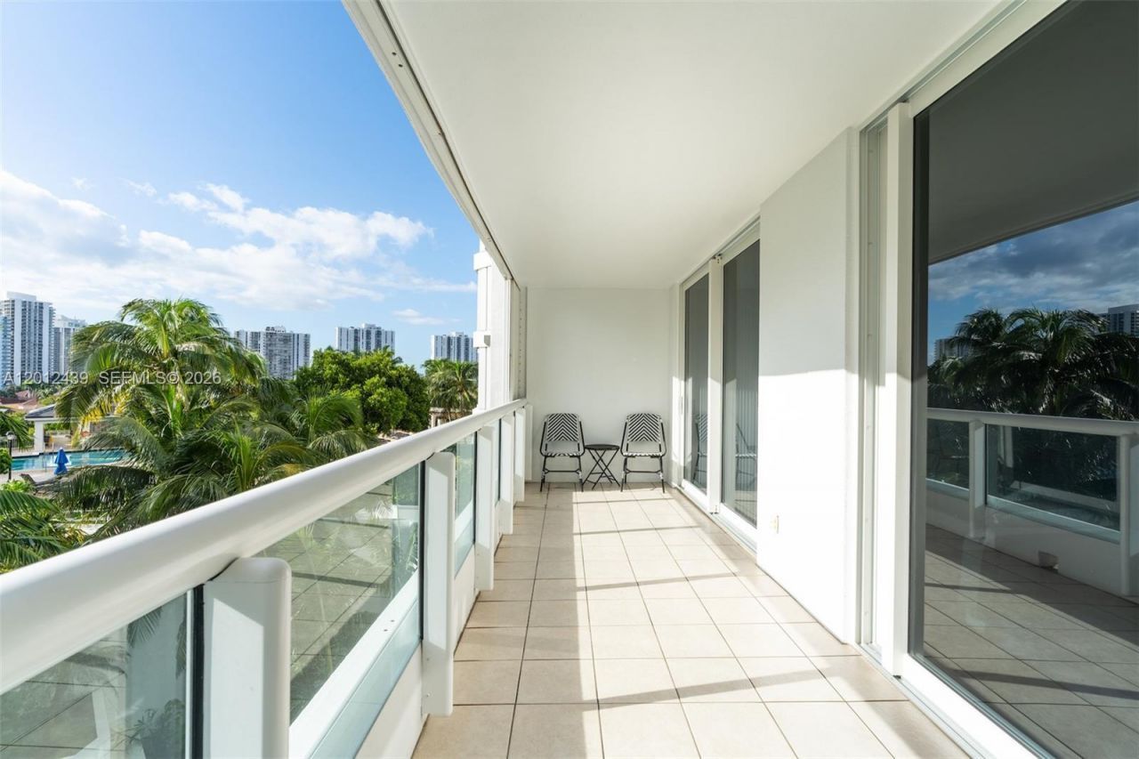 21055 Yacht Club Dr , Unit 605, Aventura, FL 33180 Photo