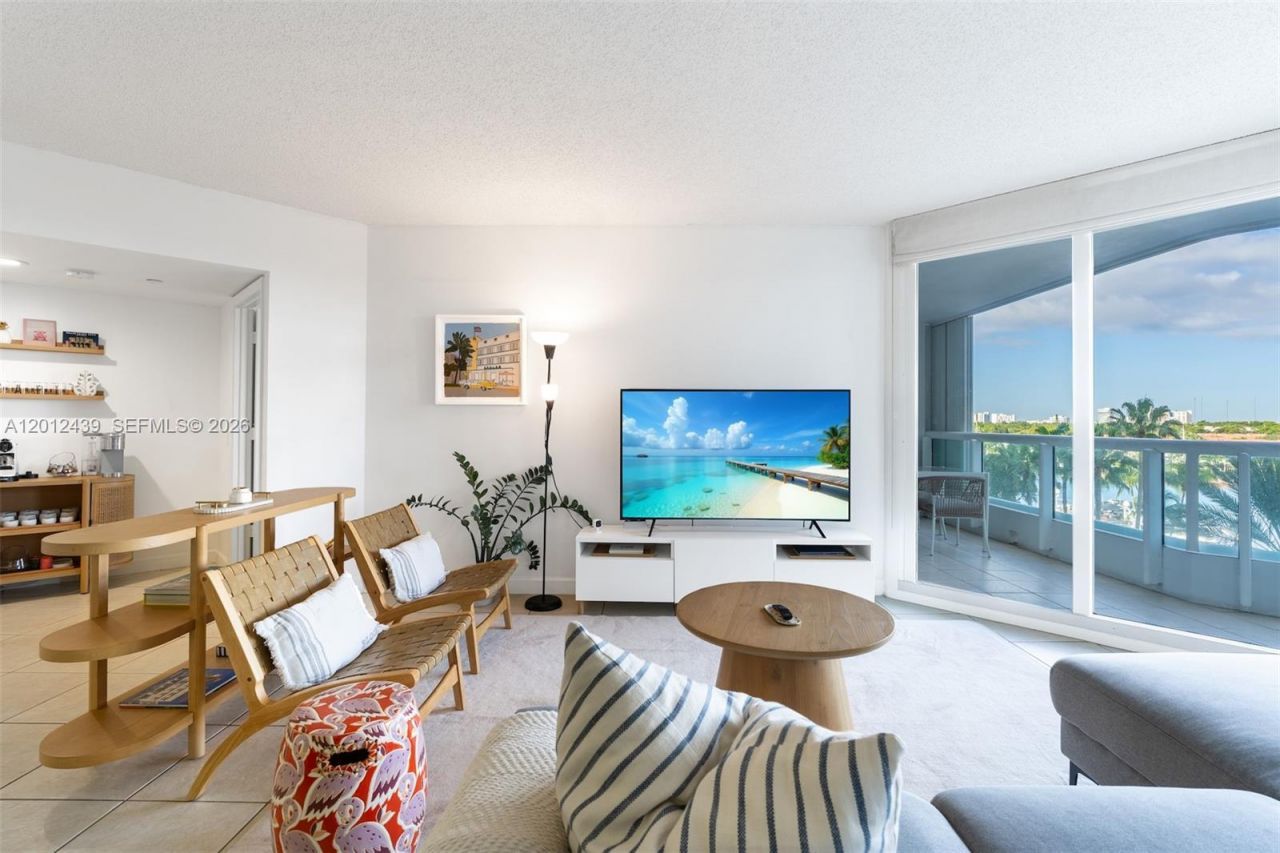 21055 Yacht Club Dr , Unit 605, Aventura, FL 33180 Photo