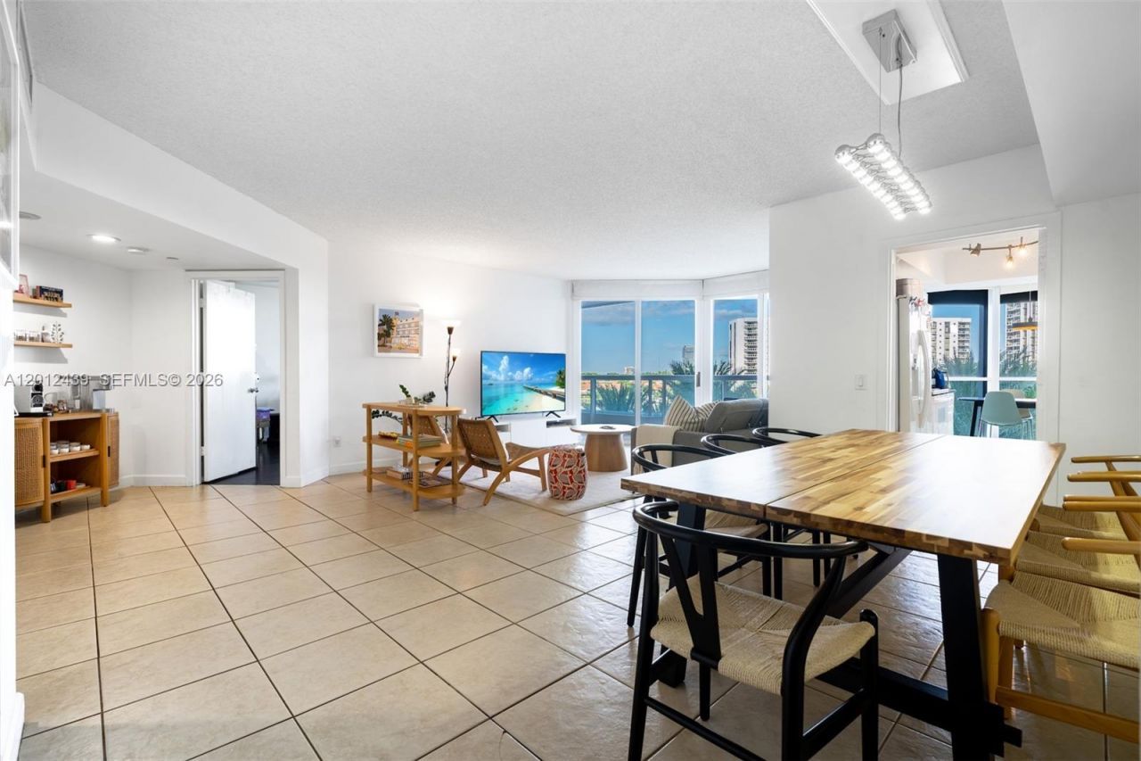 21055 Yacht Club Dr , Unit 605, Aventura, FL 33180 Photo
