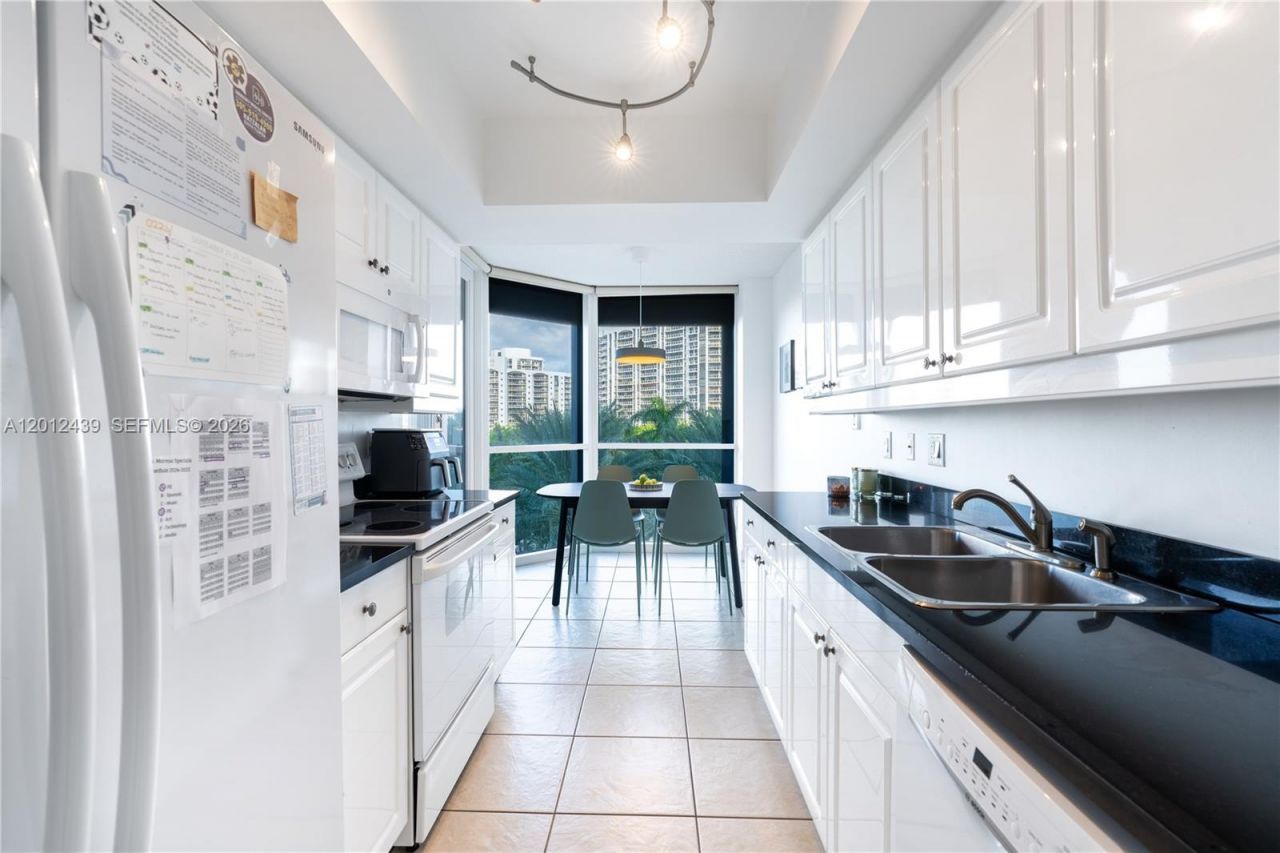 21055 Yacht Club Dr , Unit 605, Aventura, FL 33180 Photo
