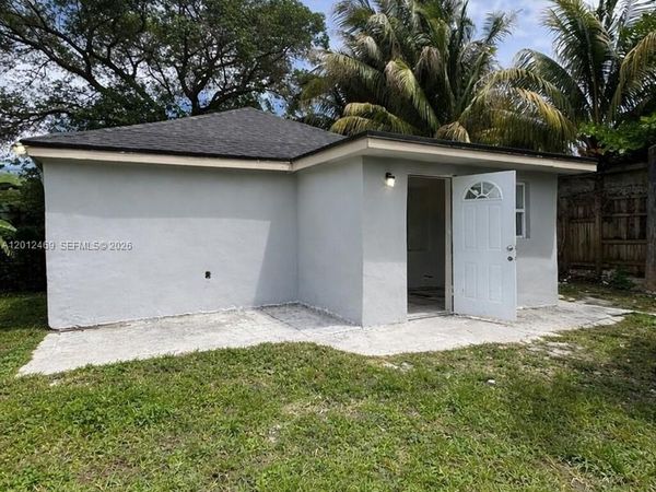 1861 NW 112th St , Miami, FL 33167