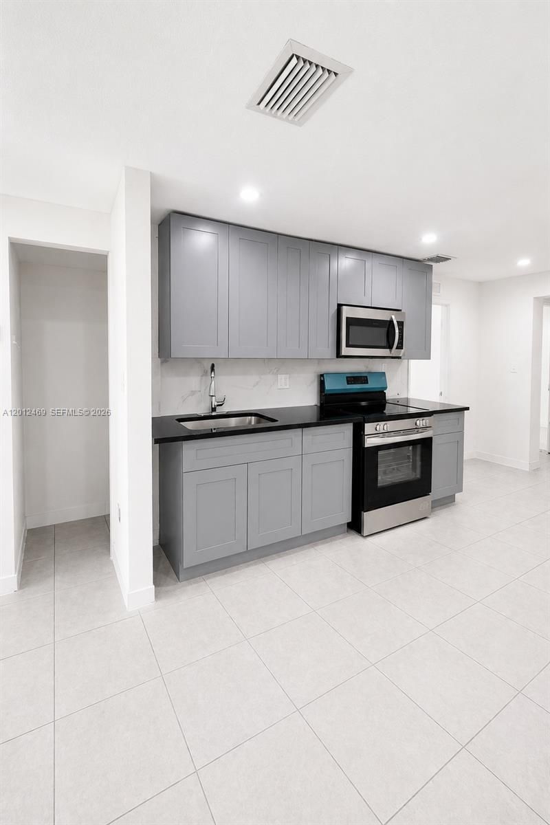 1861 NW 112th St, Miami, FL 33167 Photo