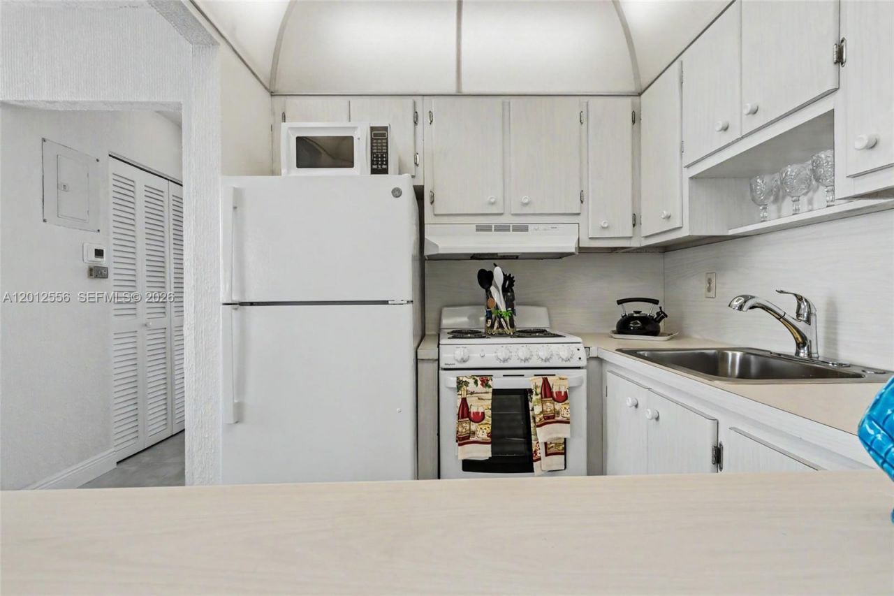 1801 S Surf Rd , Unit 4A, Hollywood, FL 33019 Photo