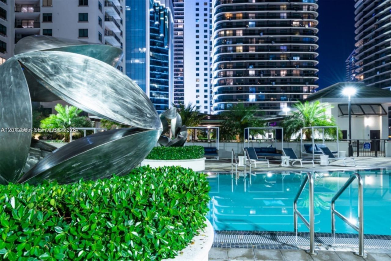 999 SW 1st Ave, Unit 1601, Miami, FL 33130 Photo