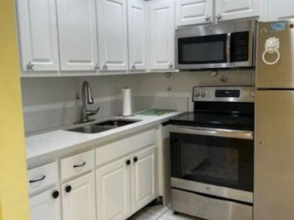2960 Lake Osborne Drive, Unit 107, Lake Worth Beach, FL 33461