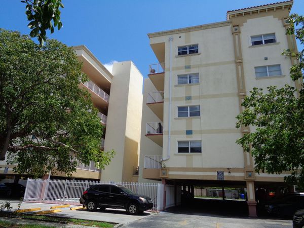 2008 Jackson Street, Unit E9, Hollywood, FL 33020