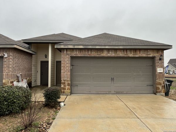 698 Saengerhalle Rd., New Braunfels, TX 78130