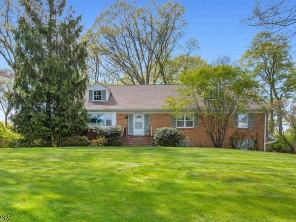 557 Taunton Rd, Wyckoff, NJ 07481