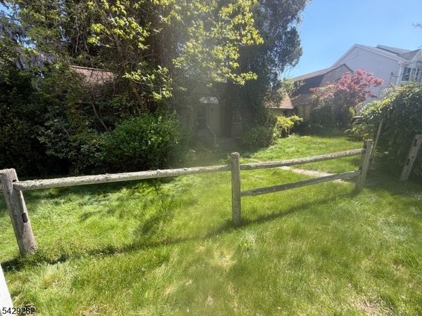 11 Knoll Rd, Parsippany-Troy Hills, NJ 07005