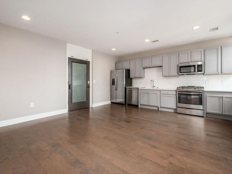 50 W Broad Street, Unit 1907, Columbus, OH 43215 Photo 2