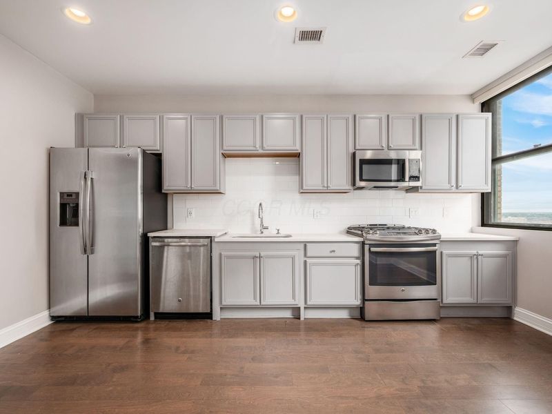 50 W Broad Street, Unit 1907, Columbus, OH 43215 Photo 4