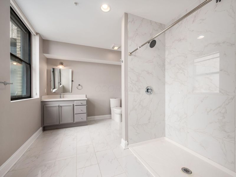 50 W Broad Street, Unit 1907, Columbus, OH 43215 Photo 9