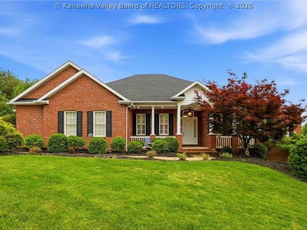 1024 Crestmont Road, Hurricane, WV 25526