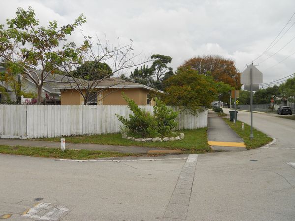 3290 NE 10th Avenue, Oakland Park, FL 33334