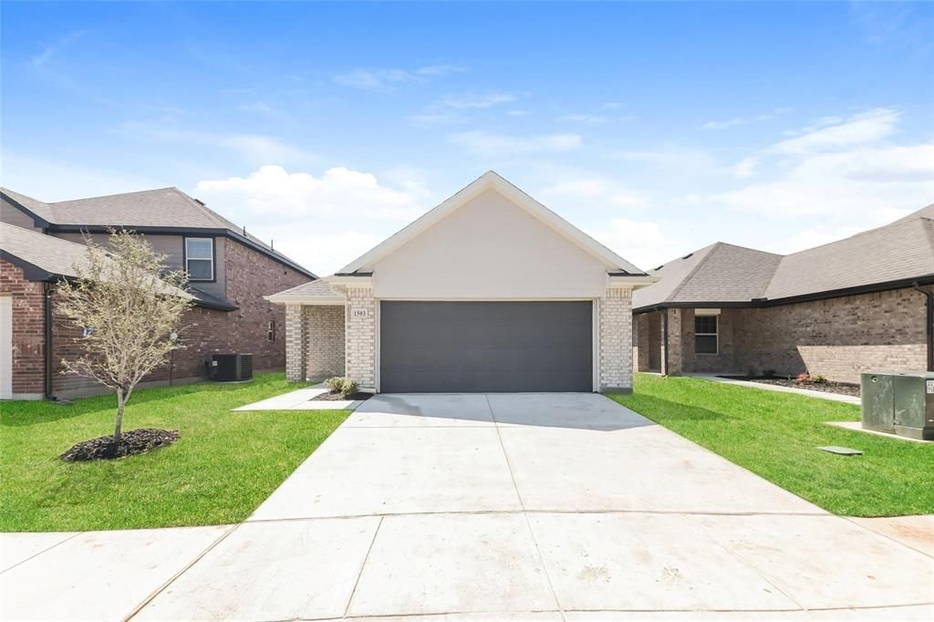 1503 Timothy Street, Ennis, TX 75119 Main Photo