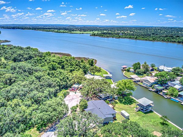 702 Liveoak RD , Kingsland, TX 78639