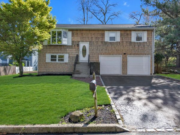 77 Magnolia Drive , Kings Park, NY 11754