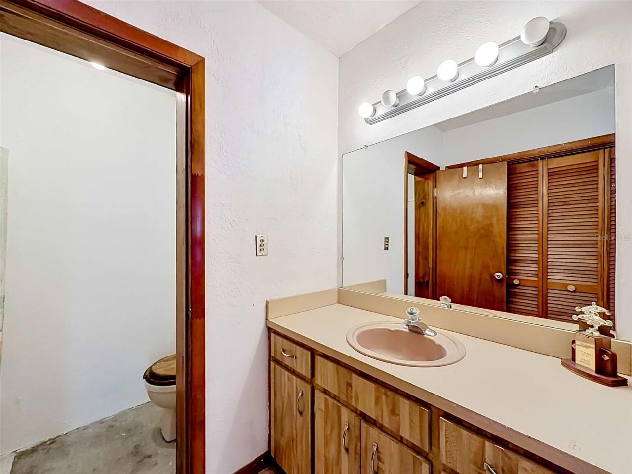 211 NW Monroe Circle N, Saint Petersburg, FL 33702 Photo