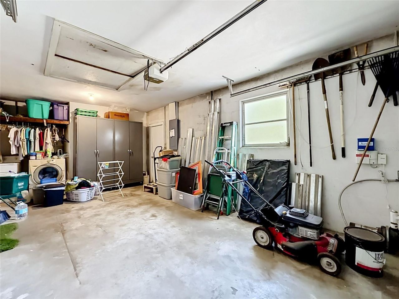211 NW Monroe Circle N, Saint Petersburg, FL 33702 Photo