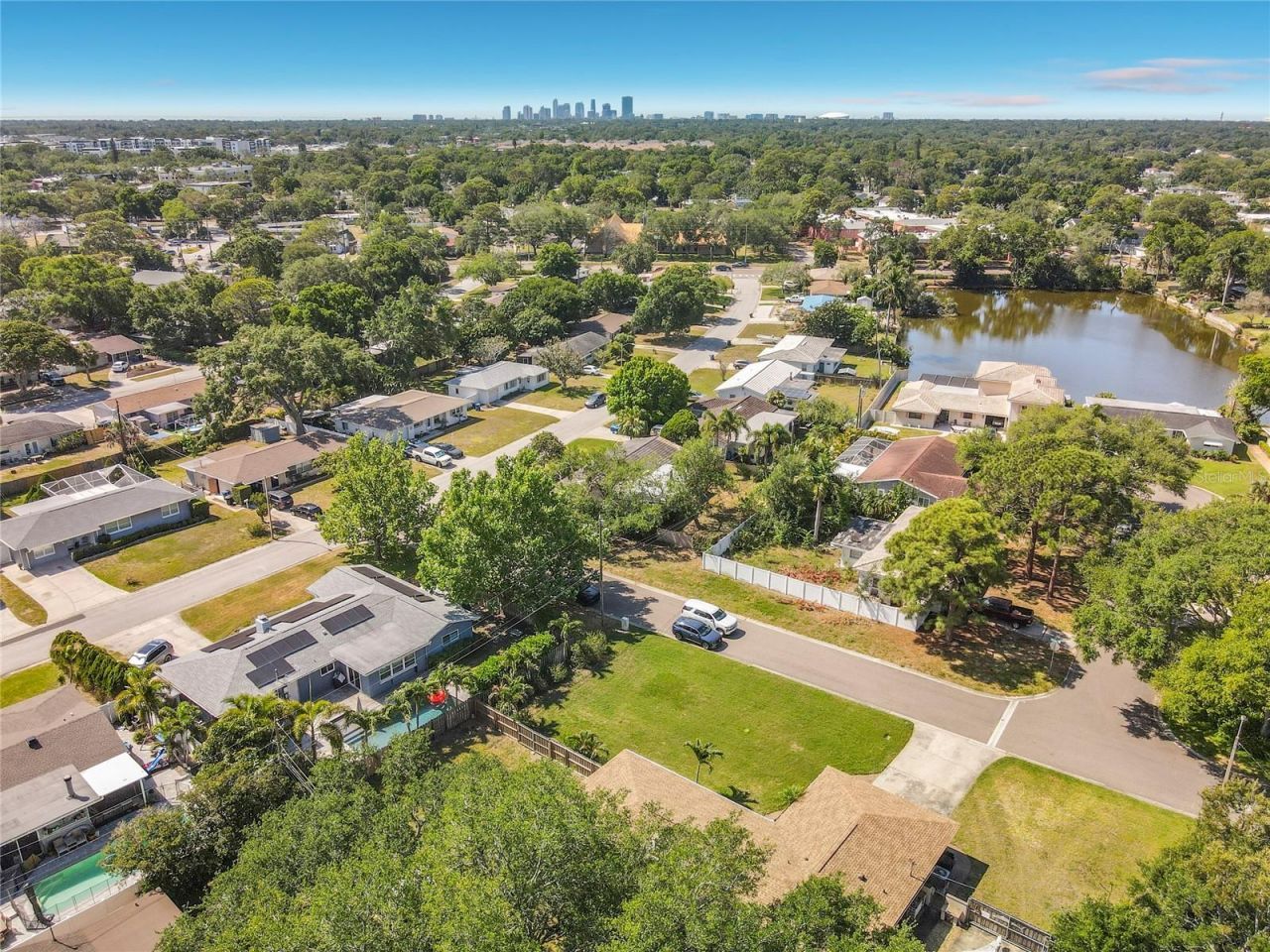 211 NW Monroe Circle N, Saint Petersburg, FL 33702 Photo