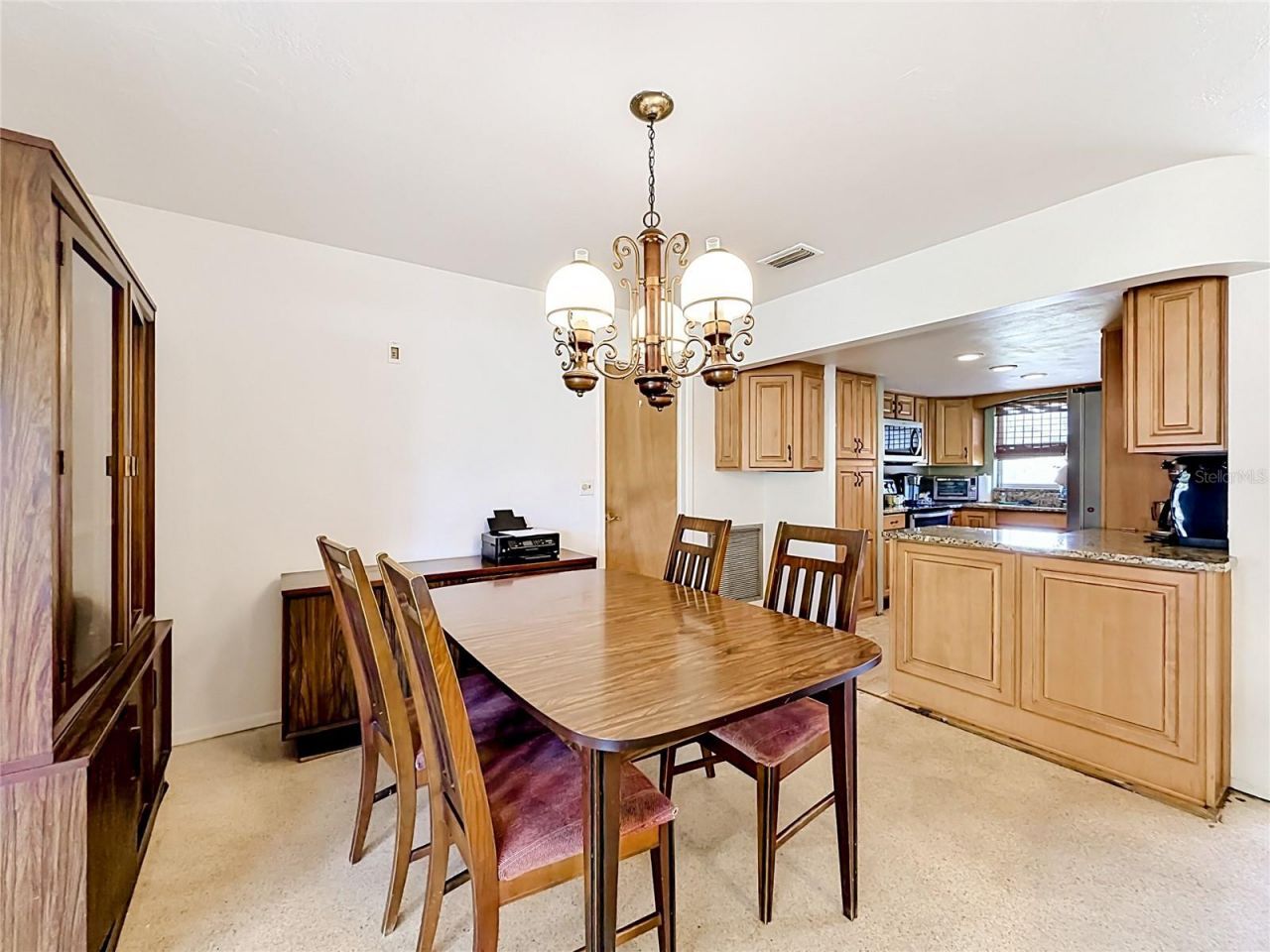 211 NW Monroe Circle N, Saint Petersburg, FL 33702 Photo