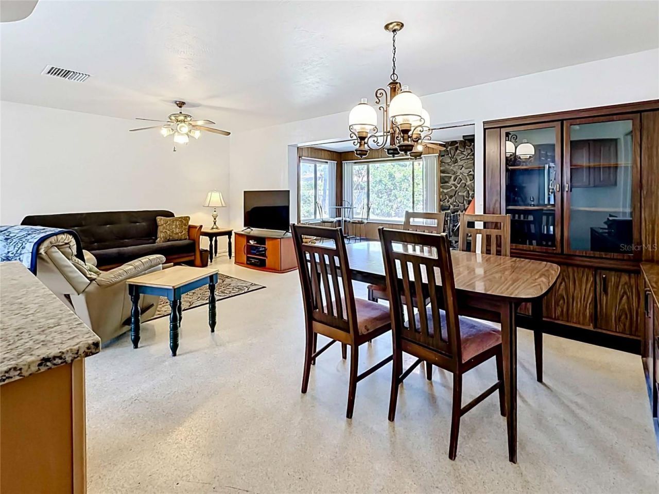 211 NW Monroe Circle N, Saint Petersburg, FL 33702 Photo