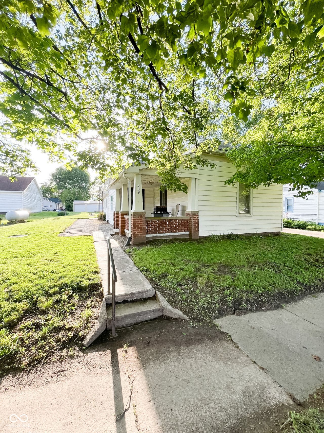 209 N Grant Street Cayuga, IN