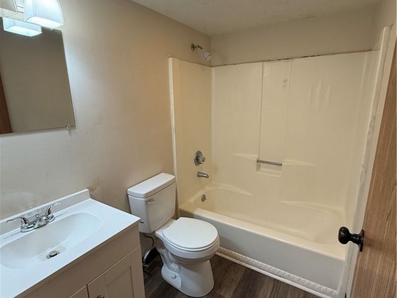 1060 Brandywine Boulevard, Unit E, Zanesville, OH 43701 Photo 12