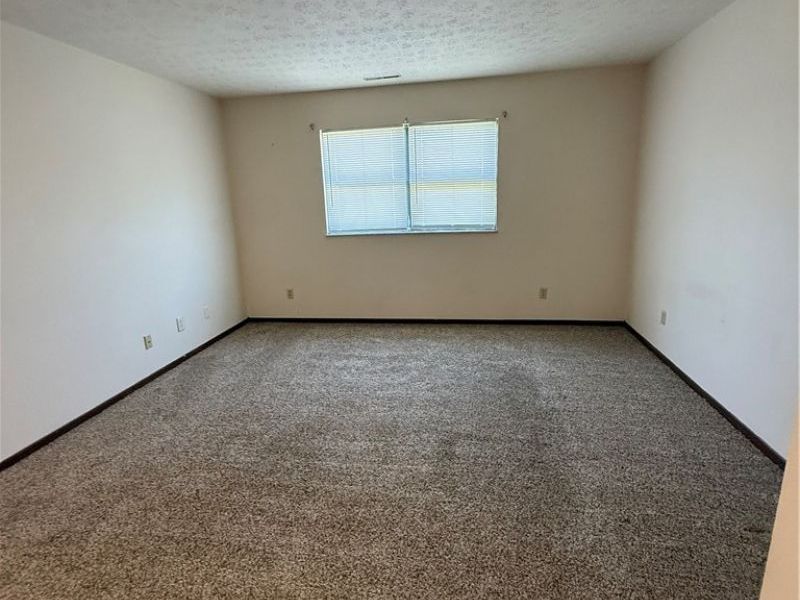 1060 Brandywine Boulevard, Unit E, Zanesville, OH 43701 Photo 2
