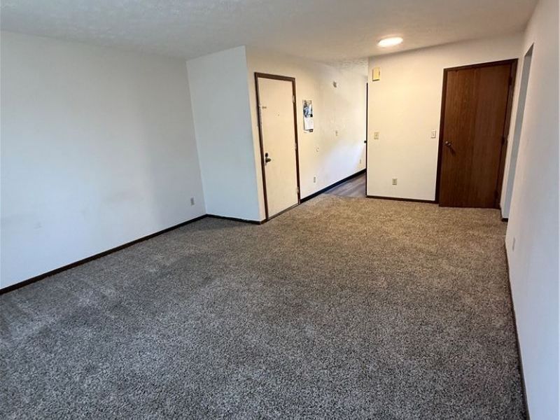 1060 Brandywine Boulevard, Unit E, Zanesville, OH 43701 Photo 3