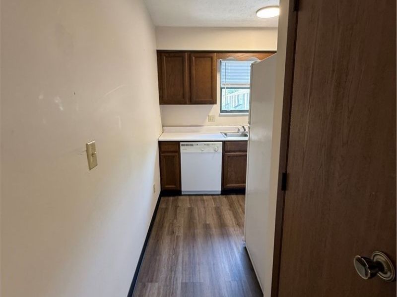 1060 Brandywine Boulevard, Unit E, Zanesville, OH 43701 Photo 4